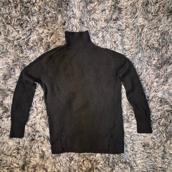 Vince Oversize Minimalist Cashmere Turtleneck Sweater With Side Slits - Picture 3 of 9